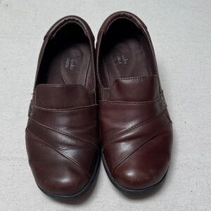 Clarks colección Lady’s Brown Leather Slip-On Shoes. Size  8W
